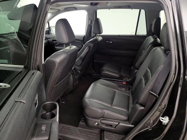 Photo of 2022 Black Honda Pilot
