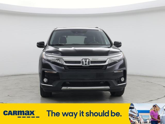 Photo of 2022 Black Honda Pilot