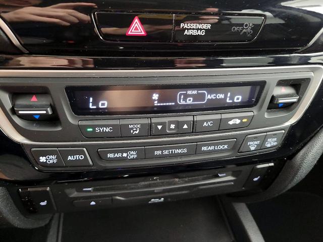 Photo of 2022 Black Honda Pilot