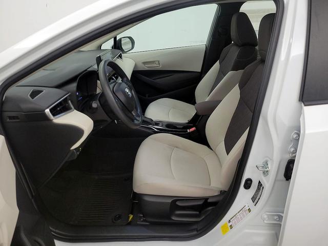 Photo of 2022 White Toyota Corolla