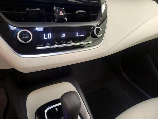 Photo of 2022 White Toyota Corolla