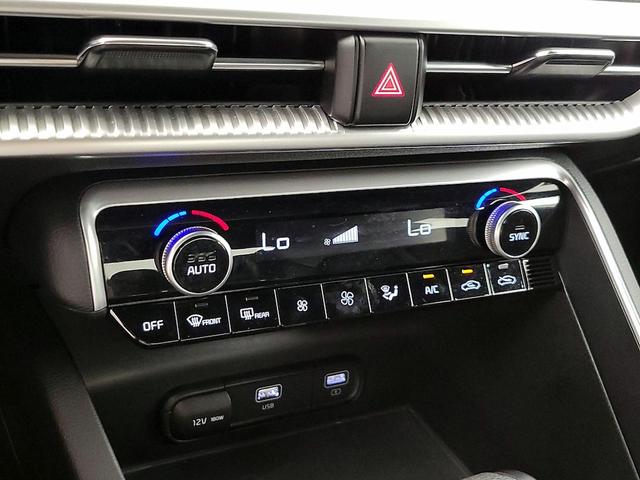 Photo of 2022 White Kia K5