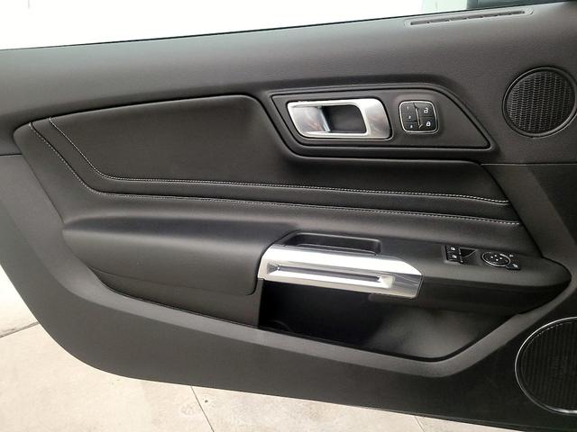 Photo of 2020 Gray Ford Mustang