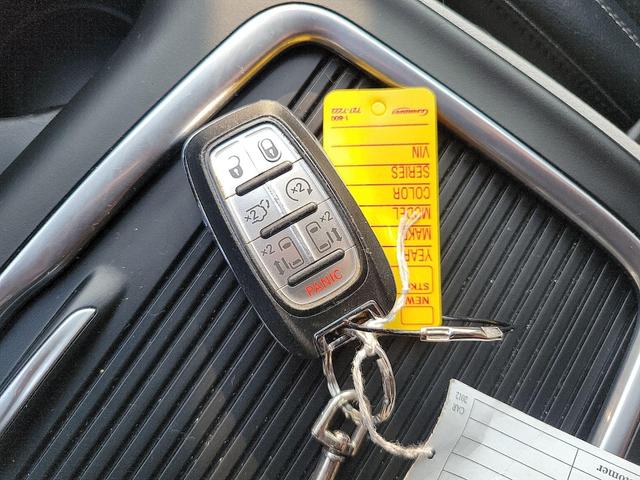 Photo of 2022 Gray Chrysler Pacifica
