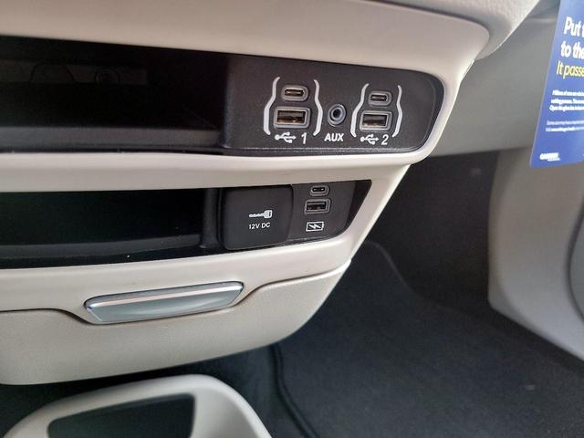 Photo of 2022 Gray Chrysler Pacifica
