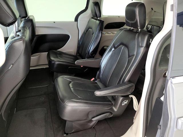 Photo of 2022 Gray Chrysler Pacifica