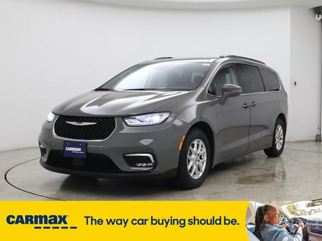 Photo of 2022 Gray Chrysler Pacifica