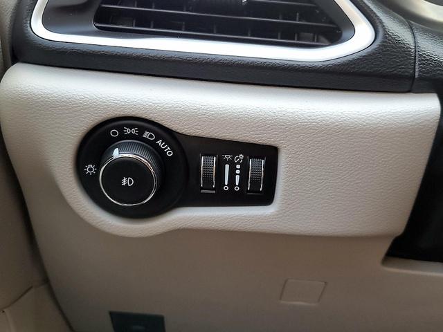 Photo of 2022 Gray Chrysler Pacifica