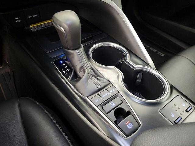 Photo of 2019 White Toyota Camry