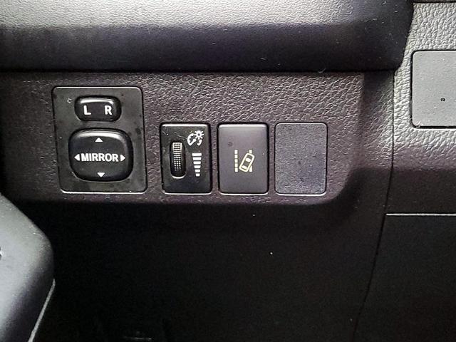Photo of 2017 Gray Toyota RAV4