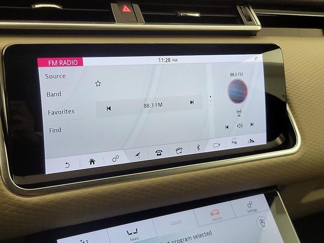 Photo of 2018 White Land Rover Range Rover Velar