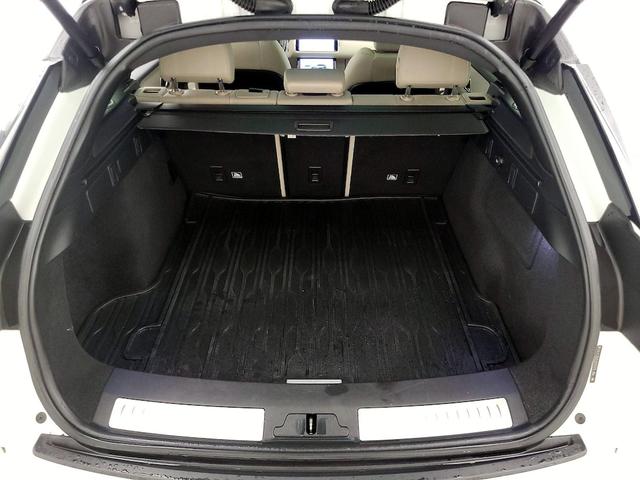 Photo of 2018 White Land Rover Range Rover Velar