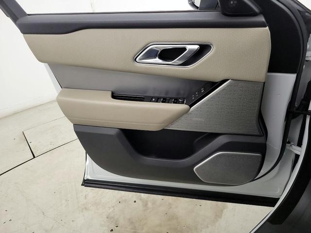 Photo of 2018 White Land Rover Range Rover Velar