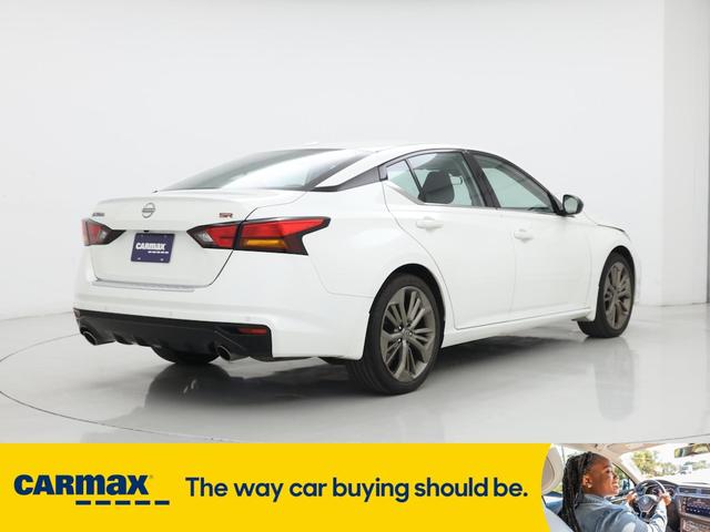 Photo of 2023 White Nissan Altima