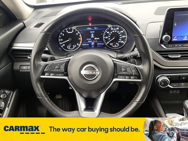 Photo of 2023 White Nissan Altima