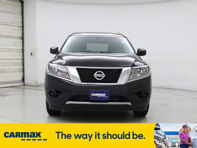 Photo of 2016 Black Nissan Pathfinder