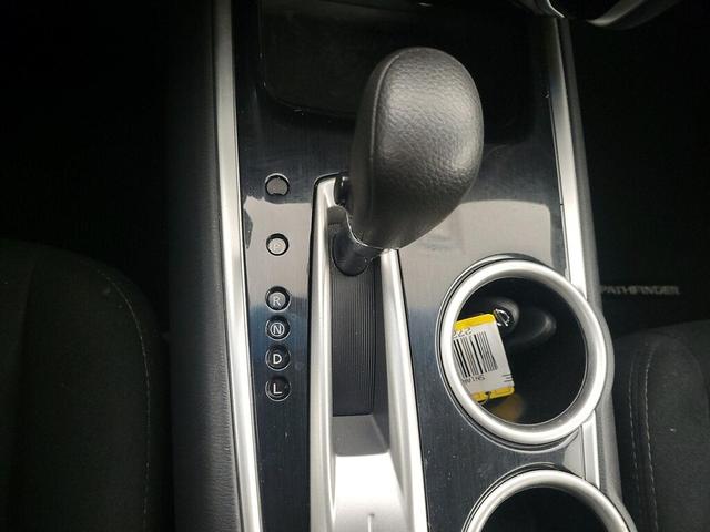 Photo of 2016 Black Nissan Pathfinder