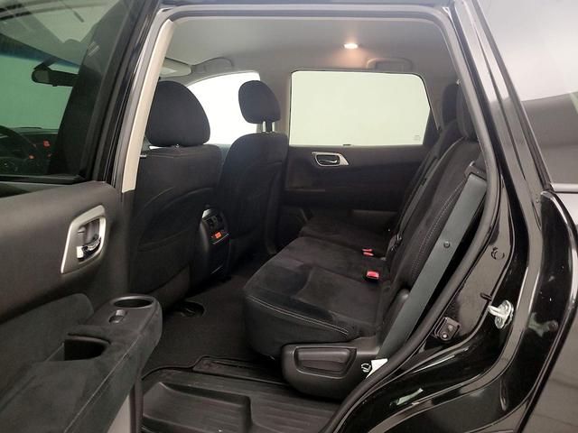 Photo of 2016 Black Nissan Pathfinder