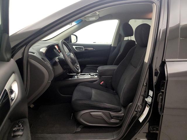 Photo of 2016 Black Nissan Pathfinder