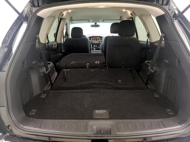 Photo of 2016 Black Nissan Pathfinder