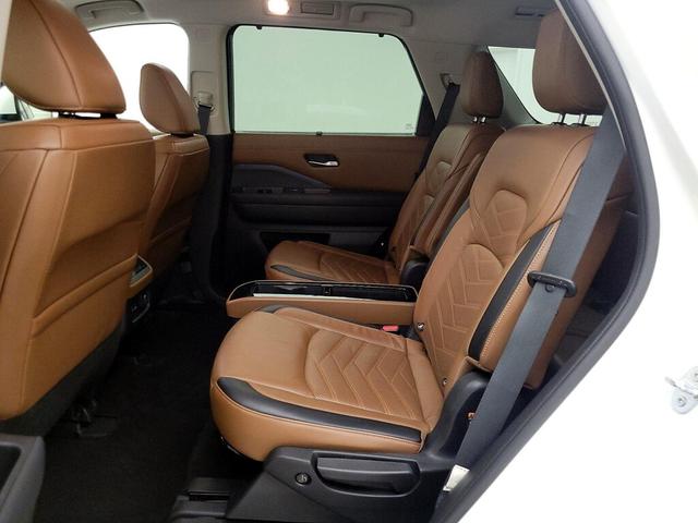 Photo of 2022 White Nissan Pathfinder