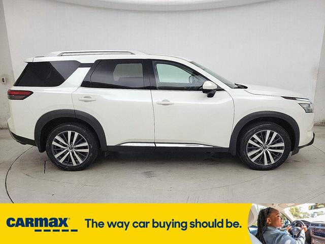 Photo of 2022 White Nissan Pathfinder