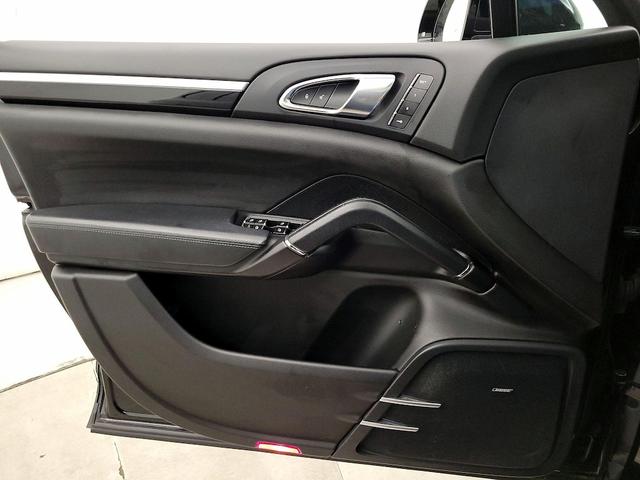Photo of 2018 Black Porsche Cayenne