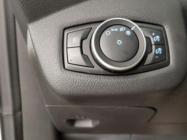 Photo of 2018 White Ford Escape