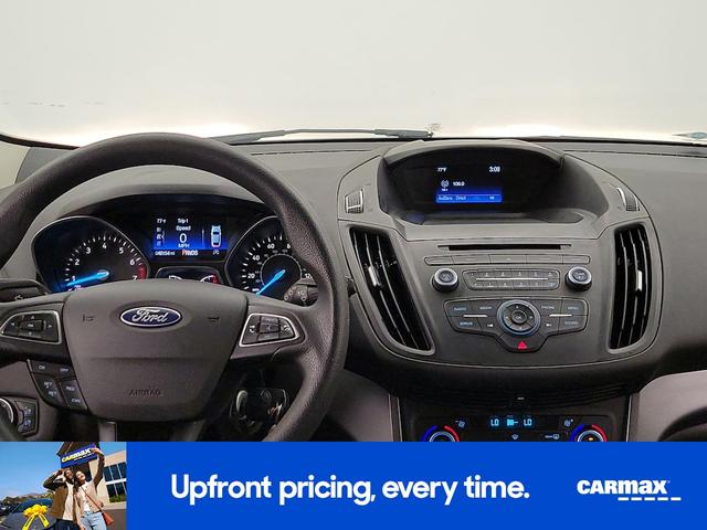 Photo of 2018 White Ford Escape