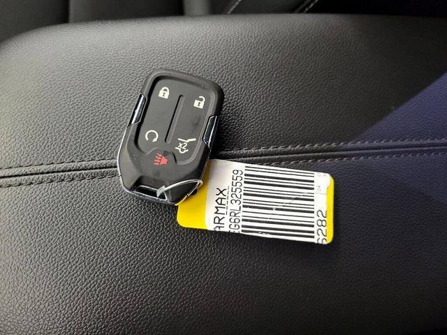 Photo of 2024 White GMC Terrain