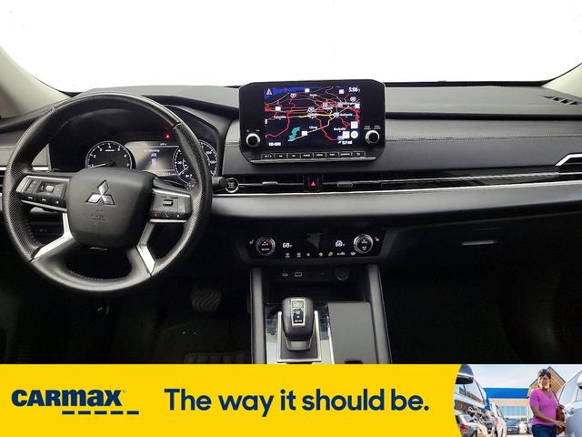 Photo of 2024 Silver Mitsubishi Outlander