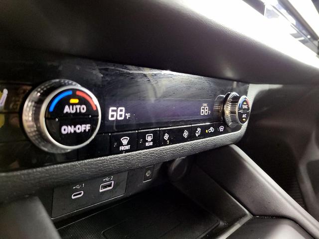 Photo of 2024 Silver Mitsubishi Outlander