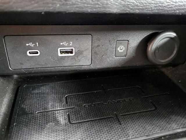 Photo of 2024 Silver Mitsubishi Outlander