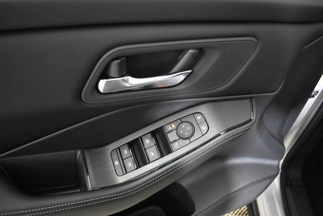 Photo of 2025 Brilliant Silver Metallic Nissan Rogue