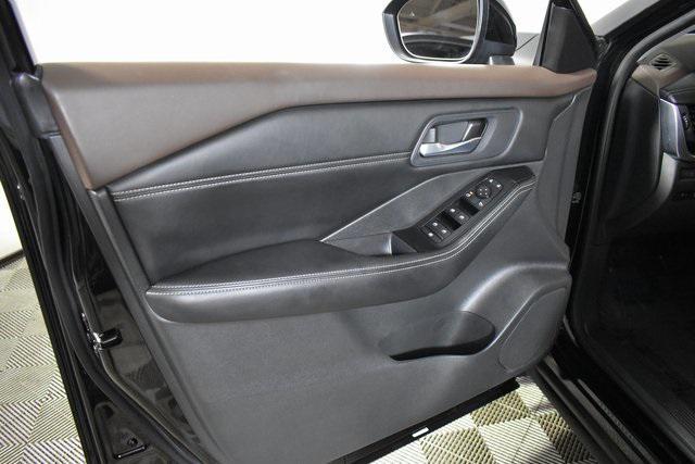 Photo of 2023 Super Black Nissan Rogue