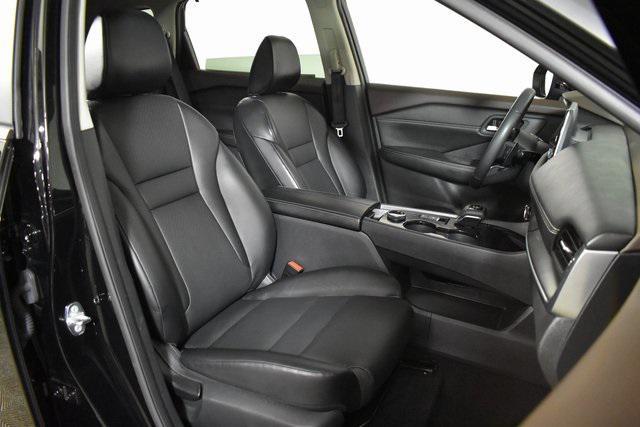 Photo of 2023 Super Black Nissan Rogue
