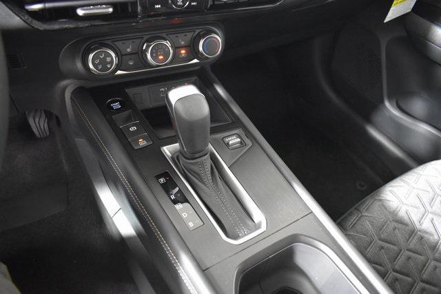 Photo of 2025 Super Black Nissan Kicks