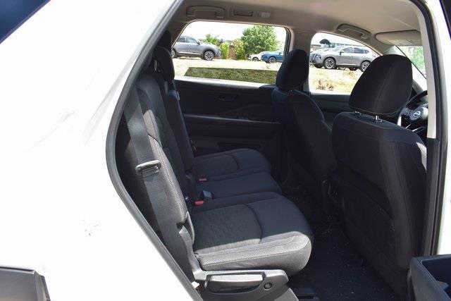 Photo of 2024 Glacier White Nissan Pathfinder