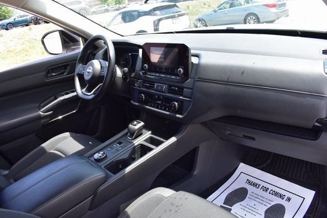 Photo of 2024 Glacier White Nissan Pathfinder