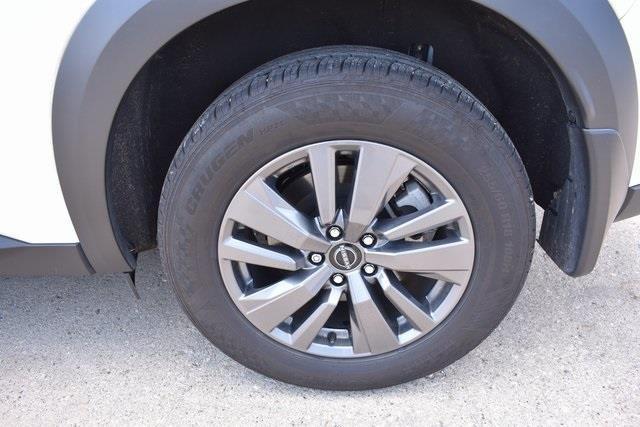 Photo of 2024 Glacier White Nissan Pathfinder