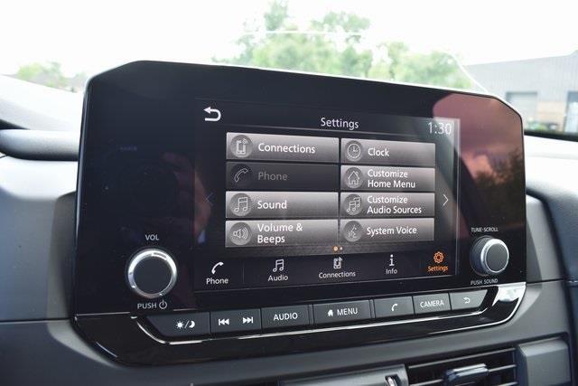 Photo of 2024 Glacier White Nissan Pathfinder