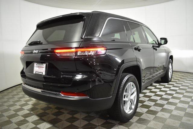 Photo of 2023 Diamond Black Crystal Pearlcoat Jeep Grand Cherokee