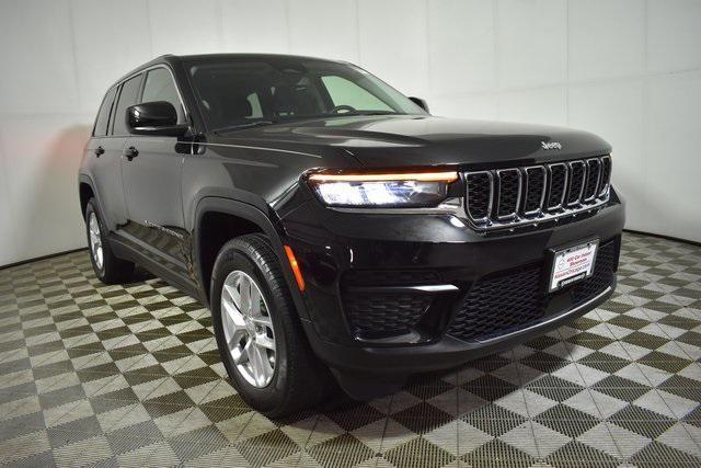 Photo of 2023 Diamond Black Crystal Pearlcoat Jeep Grand Cherokee