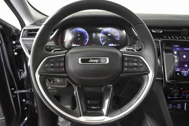 Photo of 2023 Diamond Black Crystal Pearlcoat Jeep Grand Cherokee
