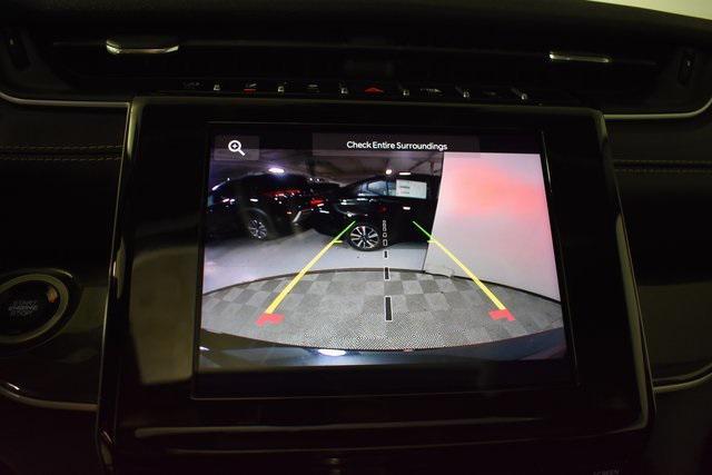 Photo of 2023 Diamond Black Crystal Pearlcoat Jeep Grand Cherokee