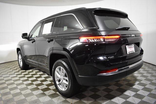 Photo of 2023 Diamond Black Crystal Pearlcoat Jeep Grand Cherokee
