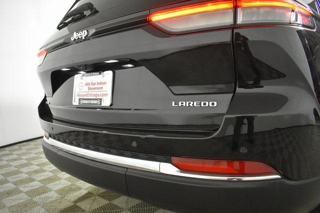 Photo of 2023 Diamond Black Crystal Pearlcoat Jeep Grand Cherokee