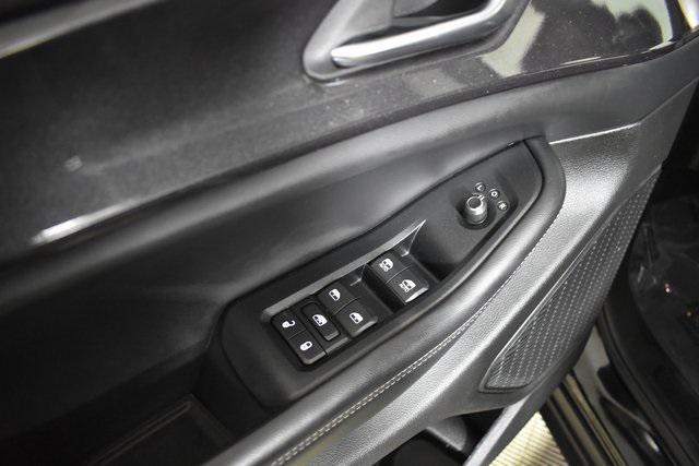 Photo of 2023 Diamond Black Crystal Pearlcoat Jeep Grand Cherokee