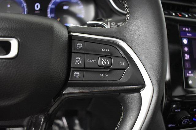 Photo of 2023 Diamond Black Crystal Pearlcoat Jeep Grand Cherokee