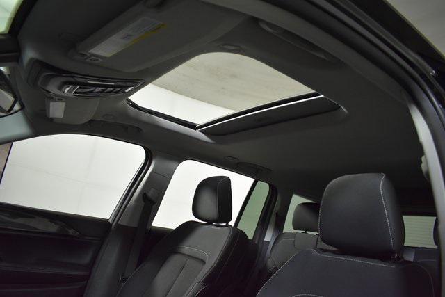 Photo of 2023 Diamond Black Crystal Pearlcoat Jeep Grand Cherokee